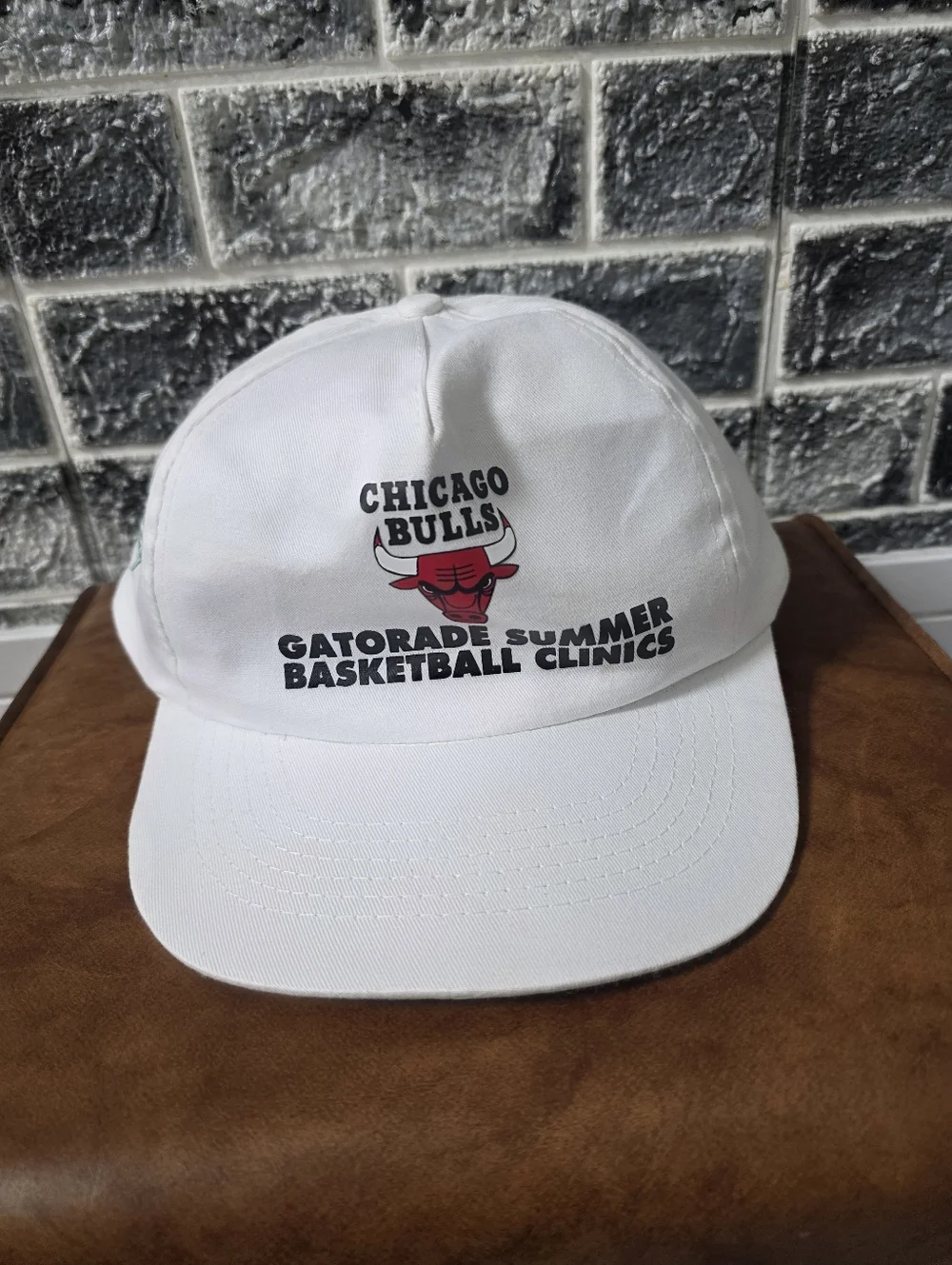 Vintage Universal Men's Chicago Bulls Gatorade Summer Basketball Clinics Cap